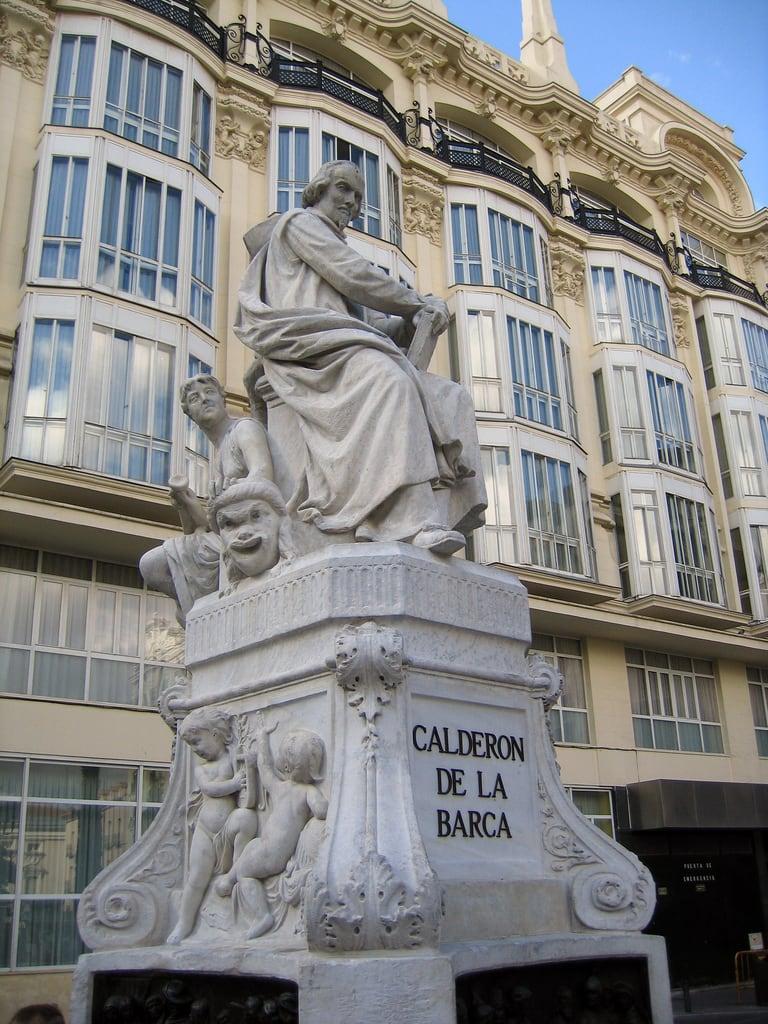Estatua Calderón de la Barca の画像. madrid geotagged literature literatura calderondelabarca