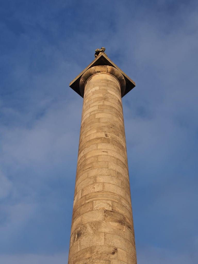 ภาพของ Duke of Gordon Monument. leica monument lady scotland f14 hill duke olympus panasonic gordon elgin 5th summilux dg fifth 25mm epm2