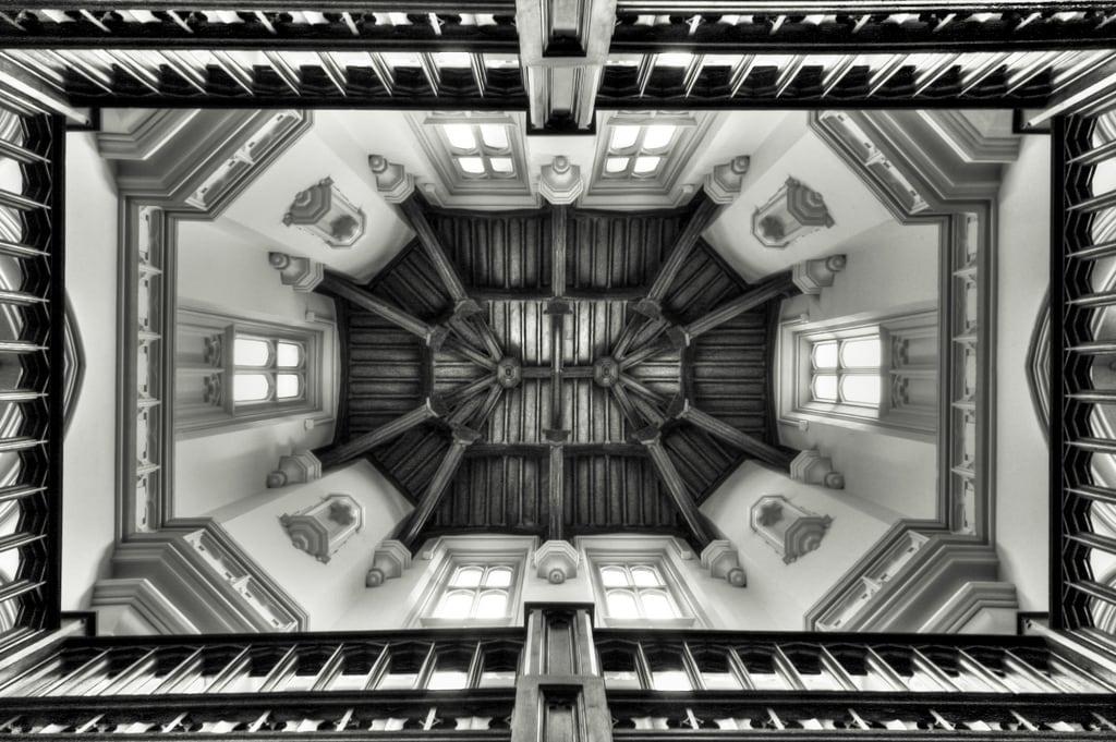 Gambar dari Wray Castle. windows blackandwhite castle angle ceiling lobby cumbria walls railing neogothic shape strut windermere banisters wraycastle