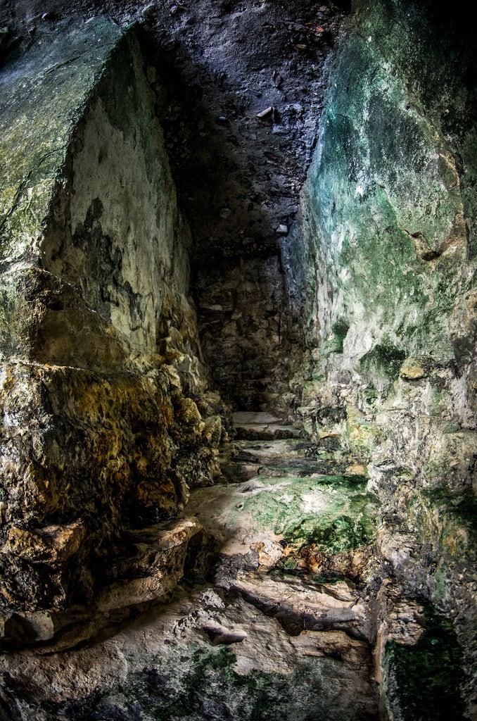 Afbeelding van Maya ruins. rock stone stairs mexico hall rocks maya pentax ruin corridor playadelcarmen hallway fisheye mayan da giants 1017 k5 quintanaroo smcpdafisheye1017mmf3545edif