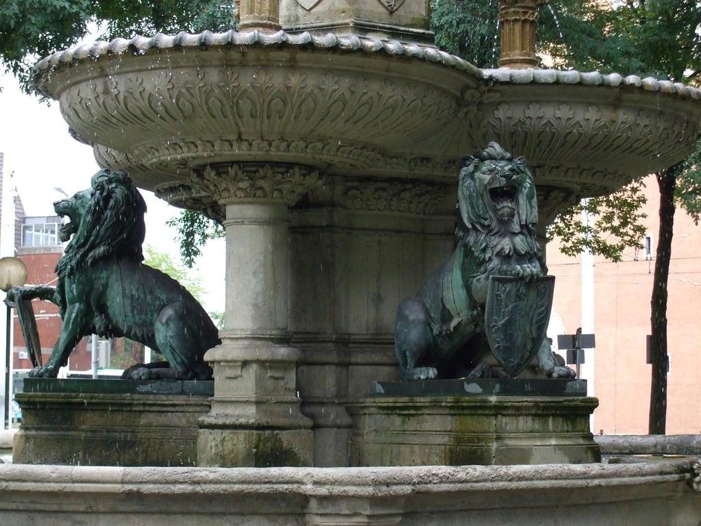 Obraz Heinrichsbrunnen. well lions braunschweig heinrichsbrunnen