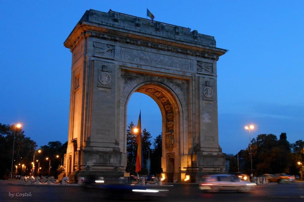 Imagine de Triumphal Arch. romania bluehour bucharest bucuresti outstandingromanianphotographers