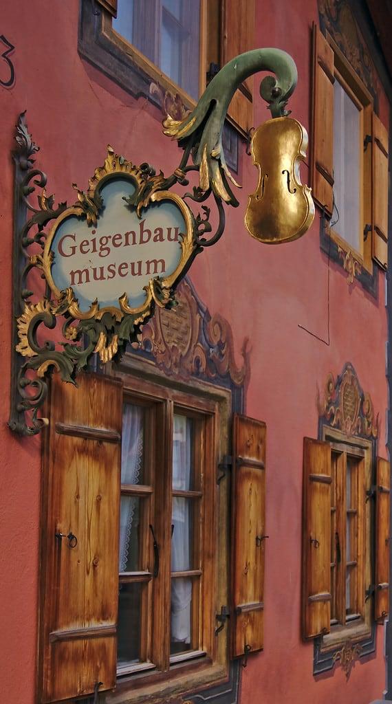 Bild von Geige. red museum bayern bavaria auburn violin mittenwald geigenbau