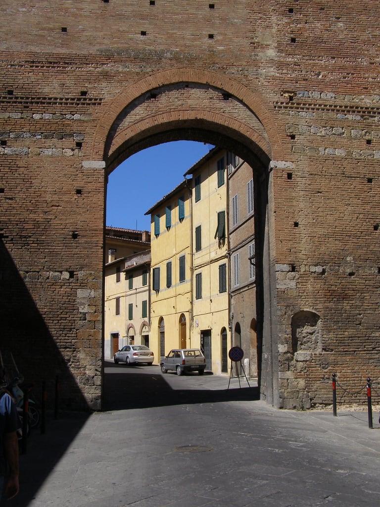 Image of Porta a Ovile. summer italy siena roadtrip2007 01082007