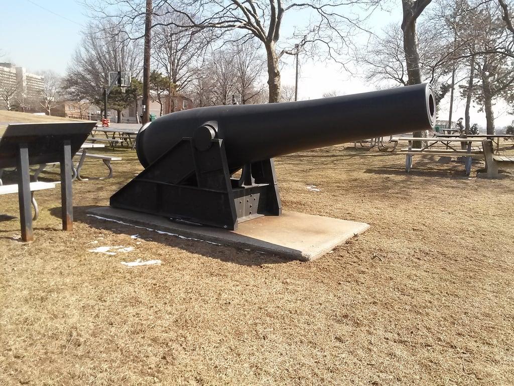 Cannon görüntü. nyc brooklyn fort military hamilton fthamilton