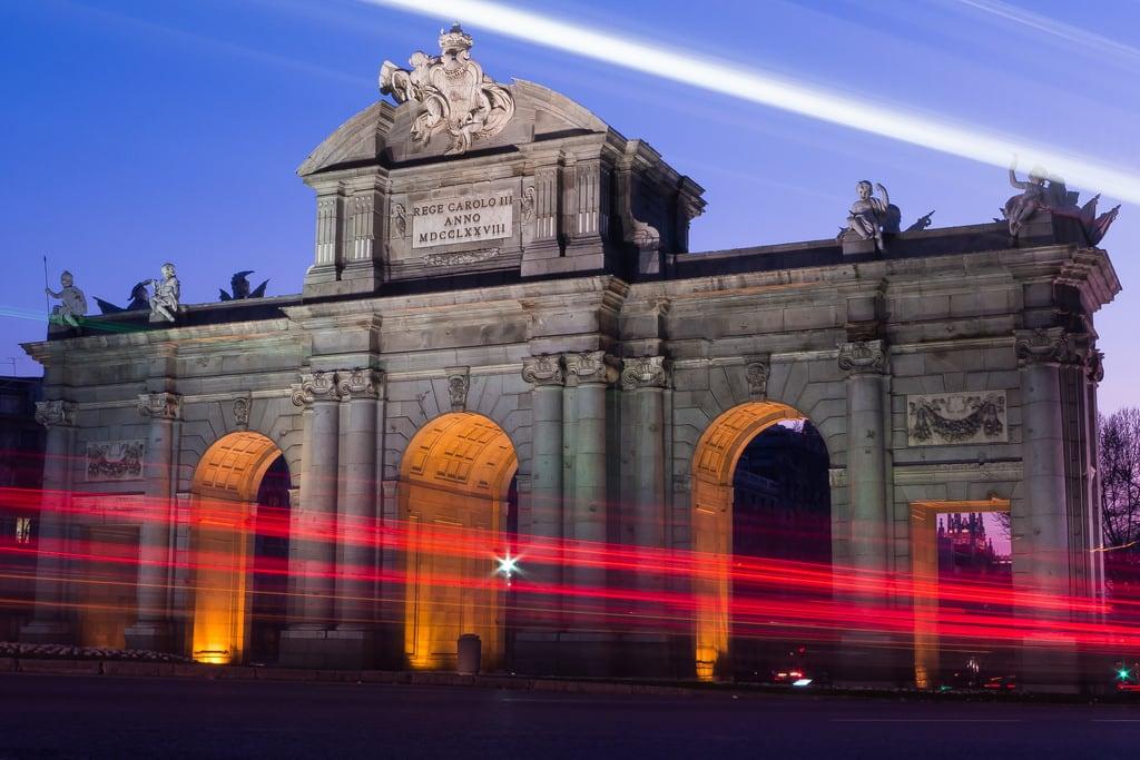 Attēls no Puerta de Alcalá. madrid españa night atardecer arquitectura nocturna urbana bluehour comunidaddemadrid horaazul
