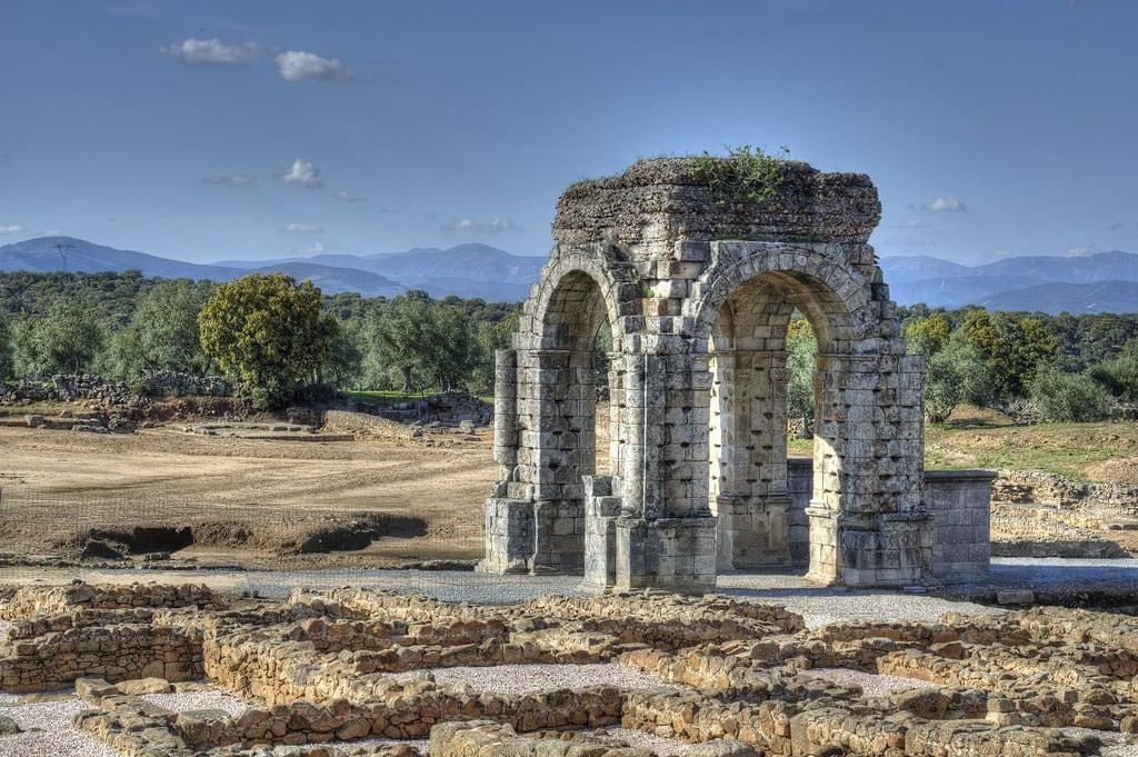 Hình ảnh của Ciudad Romana de Cáparra. arte romano arqueología cáparra tetrapylum