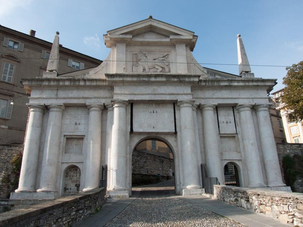 Porta San Giacomo की छवि. italy bergamo lombardy