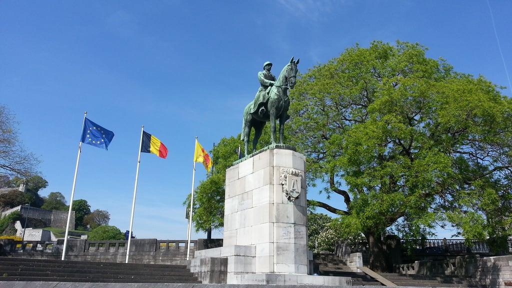 Image of Statue Roi Albert 1er. statue king albert chevalier 1er meuse namur roi citadelle namen sambre confluent ier i grognon