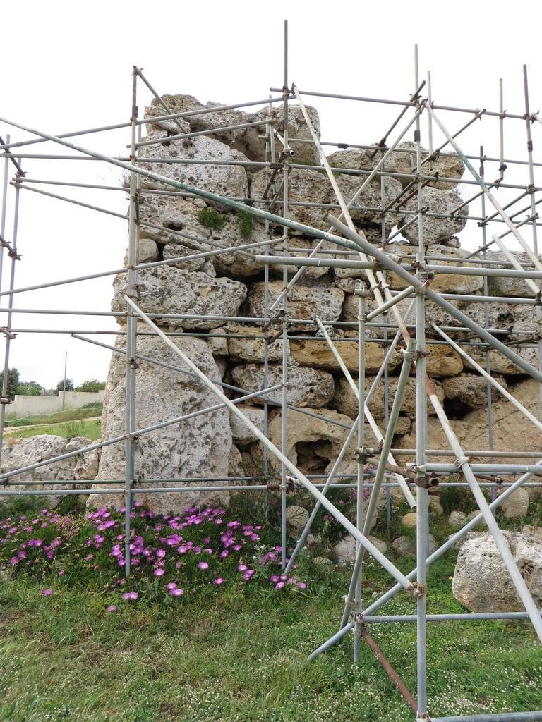 Obrázek Ggantija Temples. ruins mediterranean malta neolithic gozo ggantija xaghra neolithictemple ggantijatemple