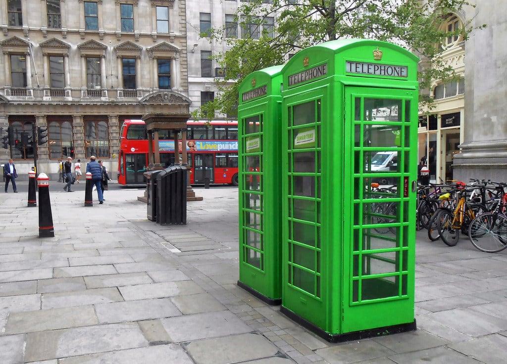 ภาพของ The Samaritans. street city green london royalexchange telephonebox phonebox cityoflondon samaritans cornhill