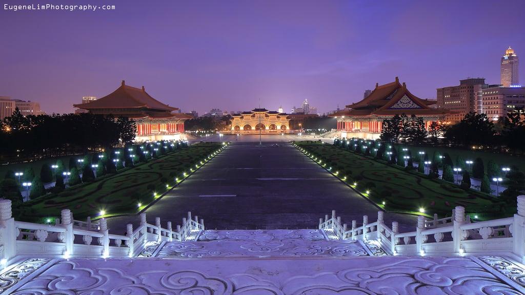 Изображение на National Chiang Kai-shek Memorial Hall. taipei nationalconcerthall nationaltheater dongmen flickrhongkong zhongzhengmemorialpark flickrhkma