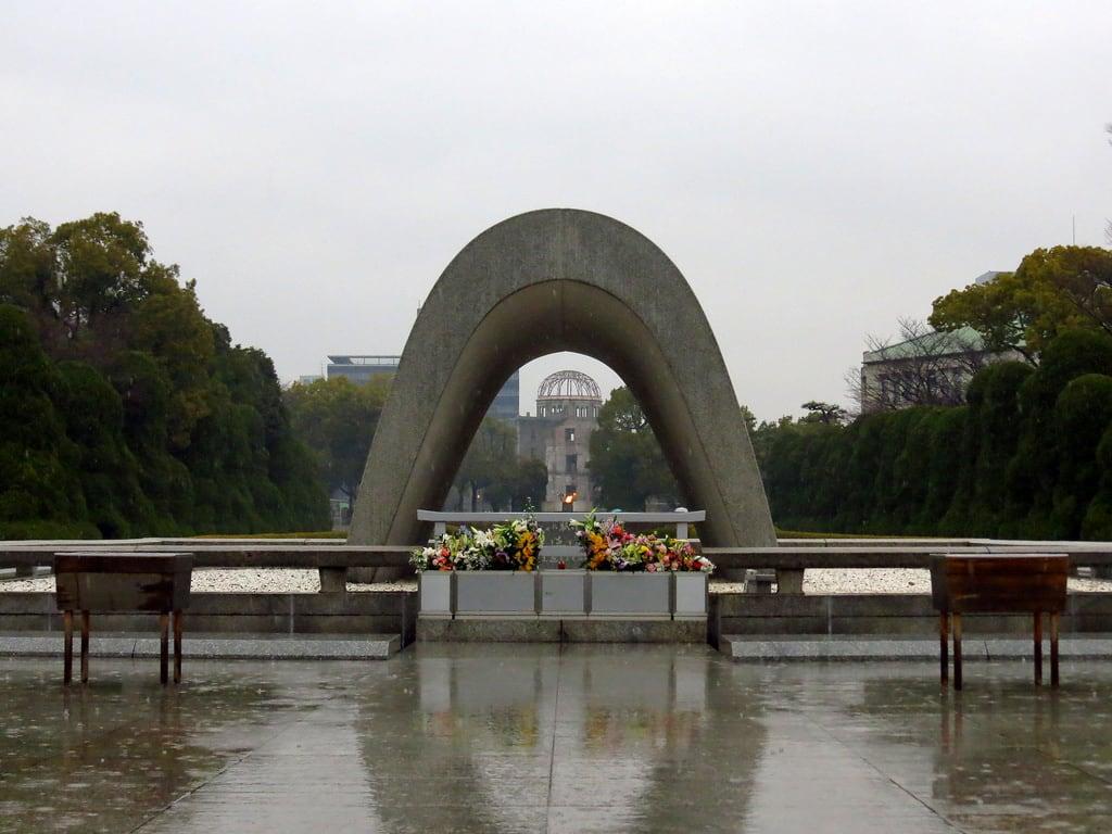 Imagem de Cenotaph. japan for peace hiroshima flame dome cenotaph victims abomb
