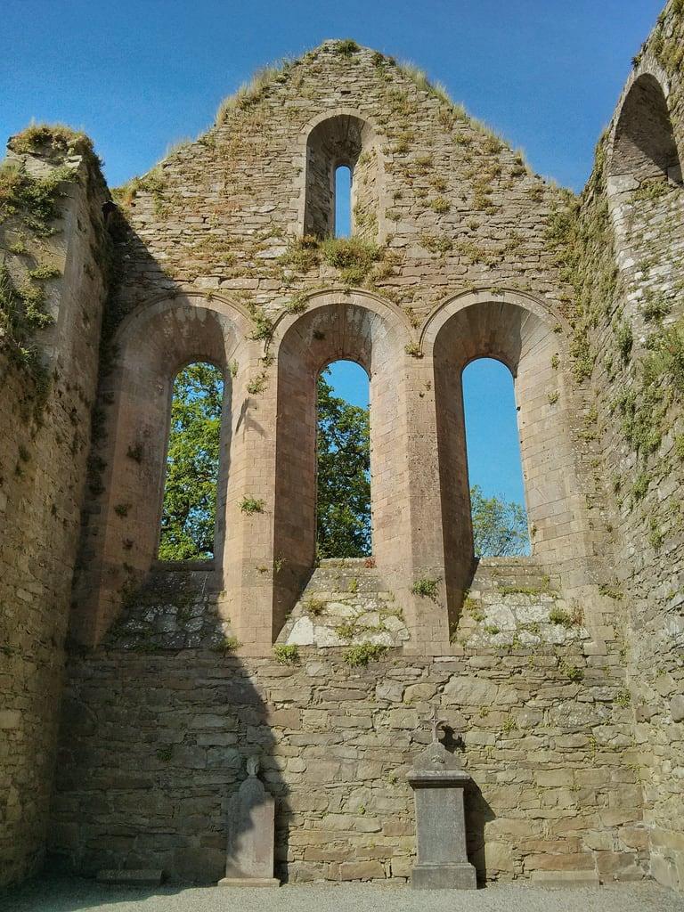 Image of Jerpoint Abbey. windows wall stonework partitions
