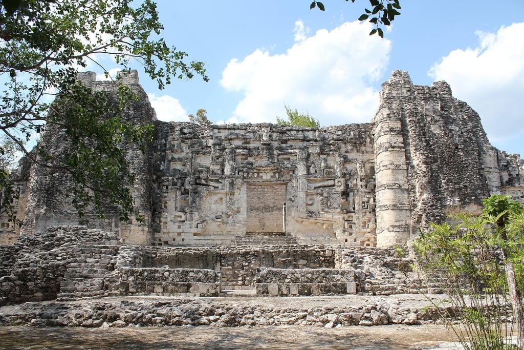Bild von Hormiguero. hormiguero structureii maya mayas mayaruins mayasite precolumbian campeche mexico southerngroup elevated facade towers roundedcorners riobec monstrousmouth mouth openjaws jaws externalworld underworld ruins archaeologicalsite site mayacivilization ancientmaya monumentalarchitecture architecture lowlandmaya lowland rulers tombs monuments temples palaces mayaarchitecture temple 2013