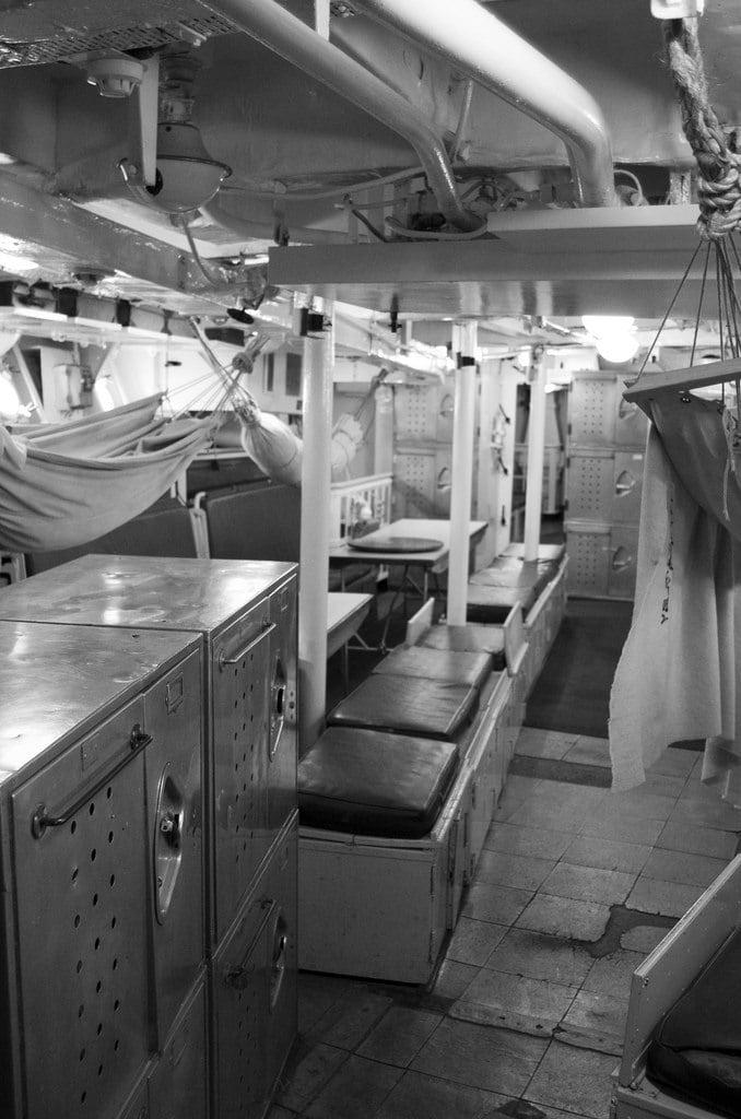 Kuva HMS Cavalier. living navy royal historic chatham hammock cavalier quarters hms dockyard