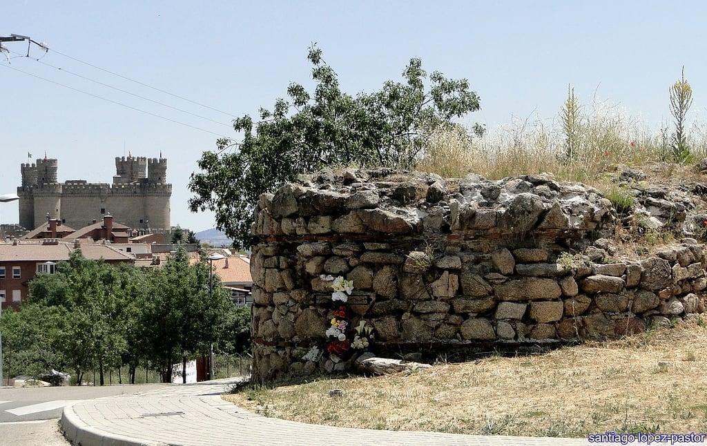 Image of Castillo Nuevo de Manzanares El Real. madrid españa castle spain medieval ruina ruinas espagne middleages castillo chateaux ruined manzanareselreal comunidaddemadrid