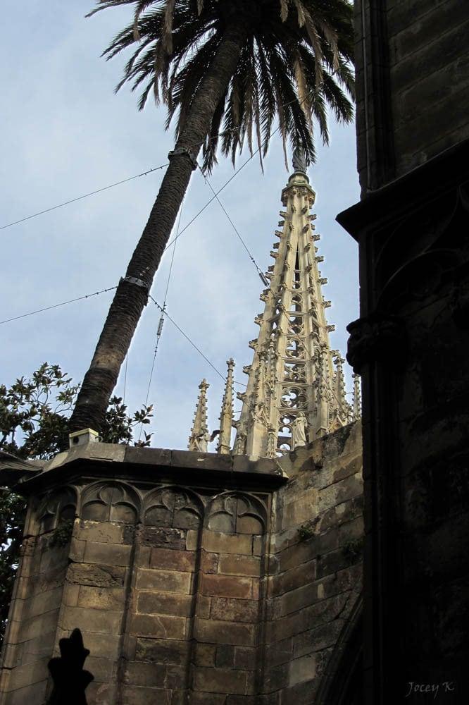 Image de Font de Santa Eulàlia. barcelona sky detail building architecture fence spain shadows palm spire thecloister barcelonacathedral cosmostour tourtoeuropeinseptnov2012