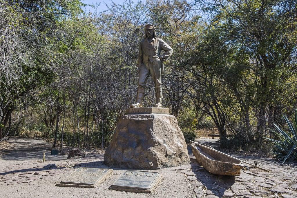 Imagem de David Livingstone. unescoworldheritagesite zimbabwe victoriafalls unescoworldheritage zambia zambezi livingstone davidlivingstone mosioatunya victoriafallsnationalpark