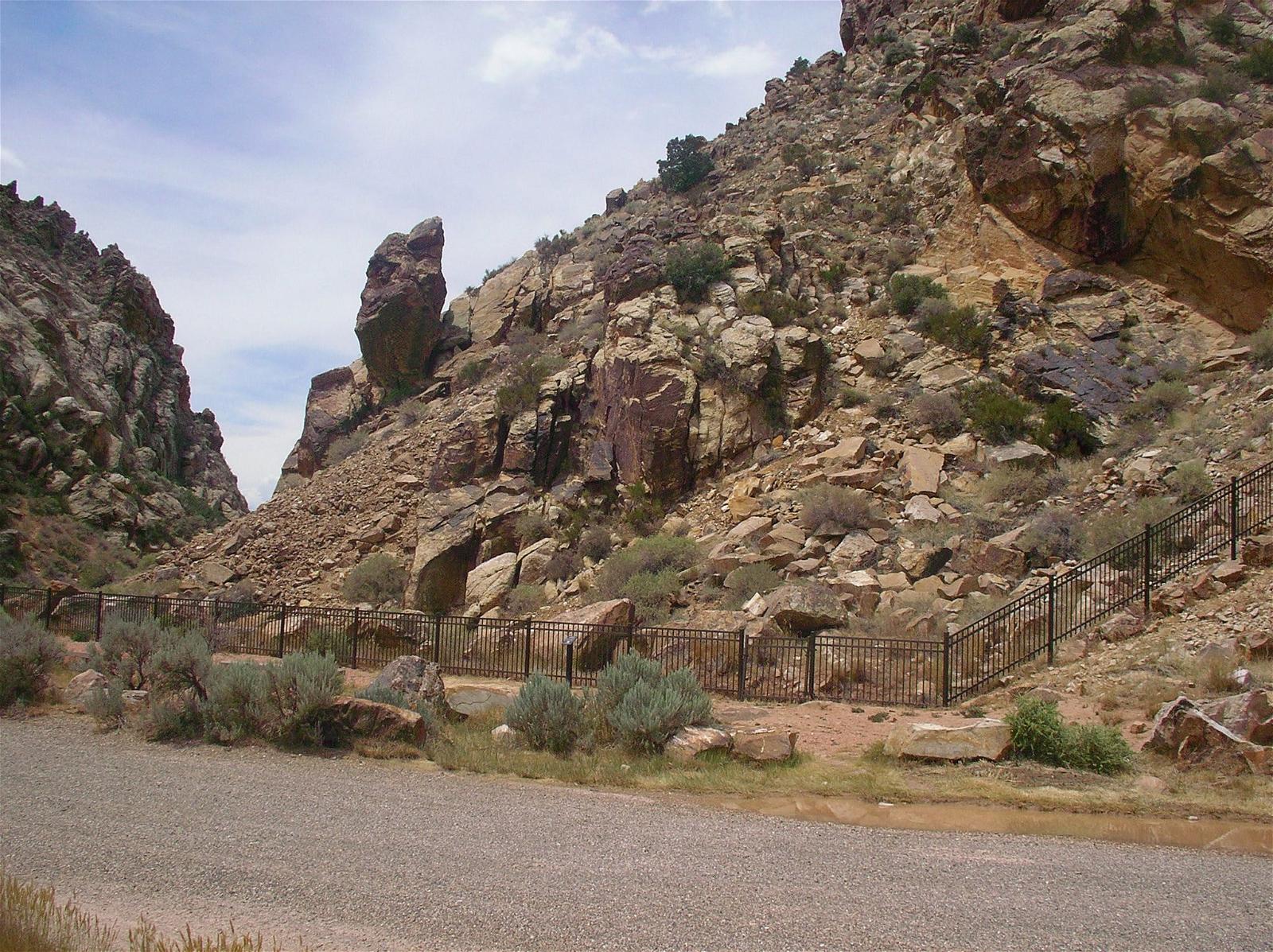 ภาพของ Parowan Gap Petroglyphs. 