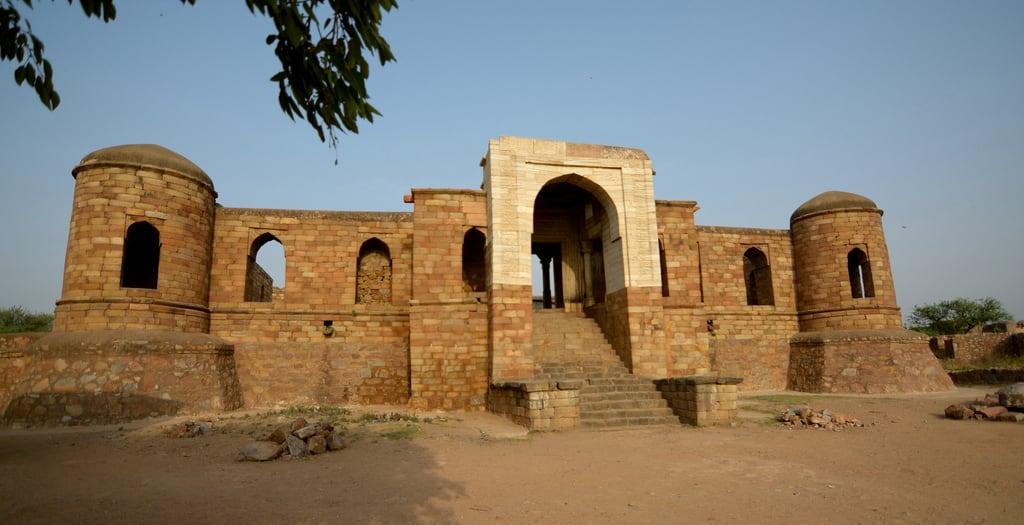 Gambar dari Sultan Garhi. mehrauliarchaeologicalpark sultanatedelhi mughaldelhi delhitourism sultangarhi flickrphotowalk wlm2017 india newdelhi
