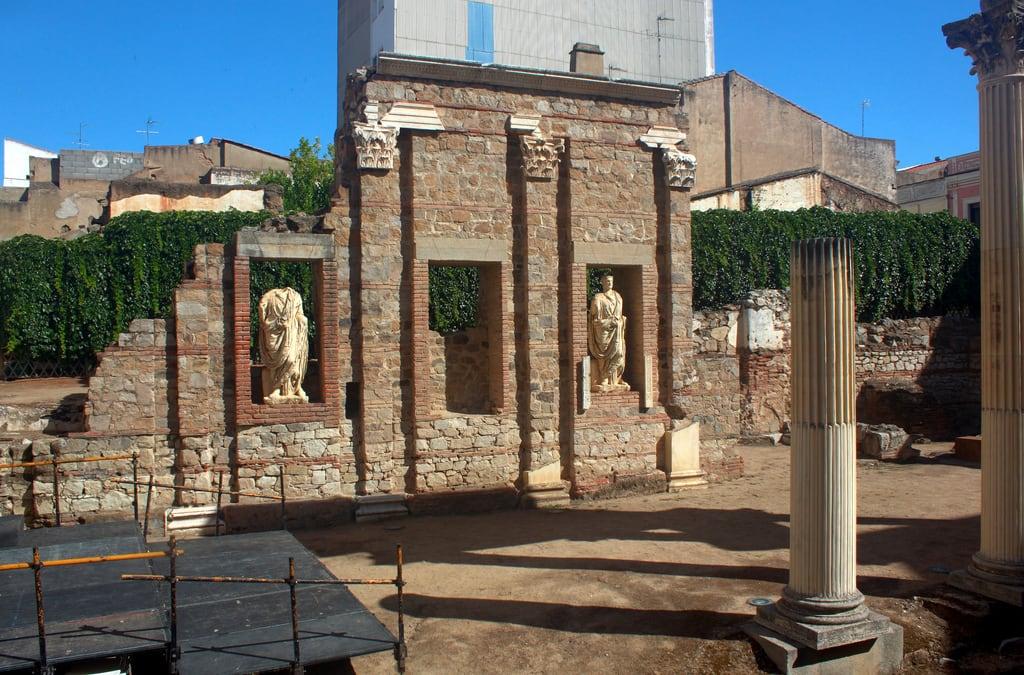 Pórtico del Foro Romano 의 이미지. mérida