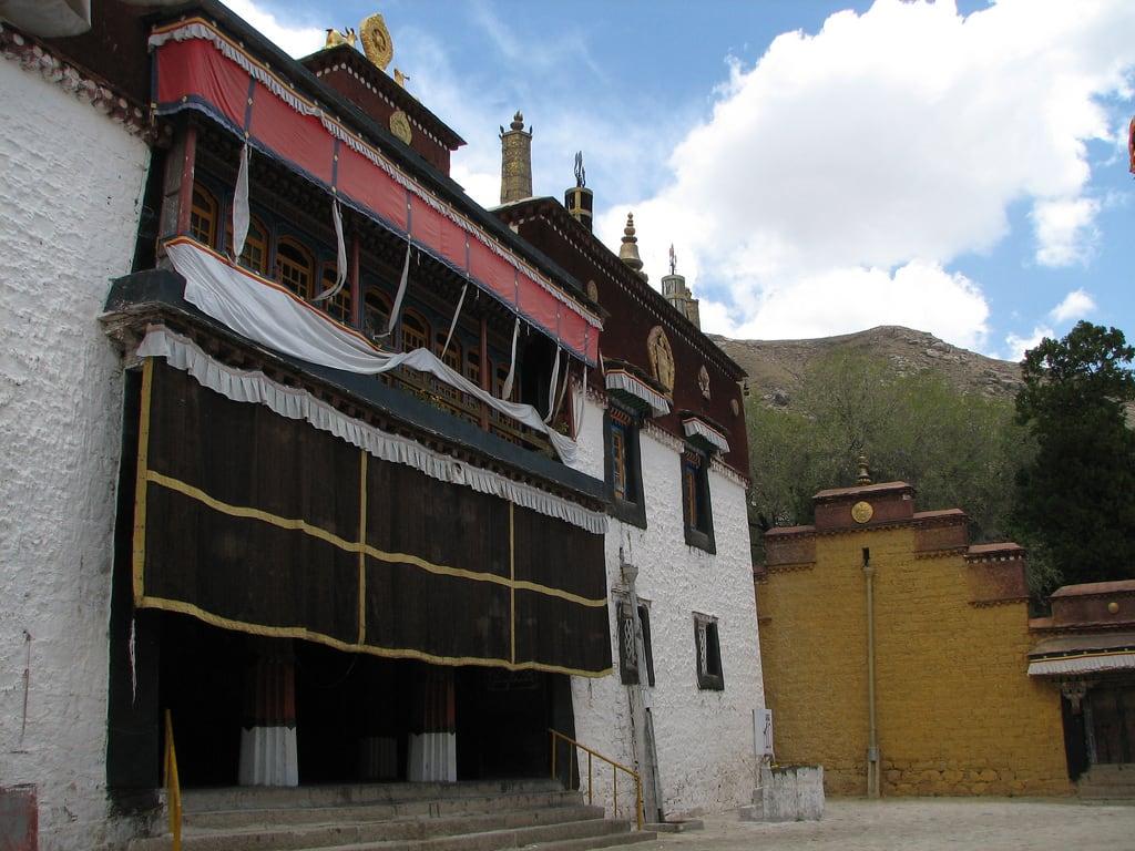 Obraz Sera Monastery. buddhist tibet monastery lhasa sera