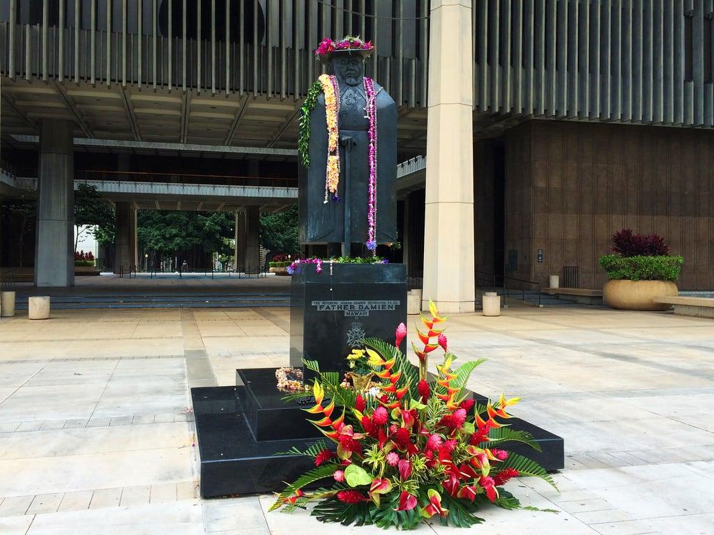 Father Damien Statue の画像. flower flickr state capitol fatherdamien