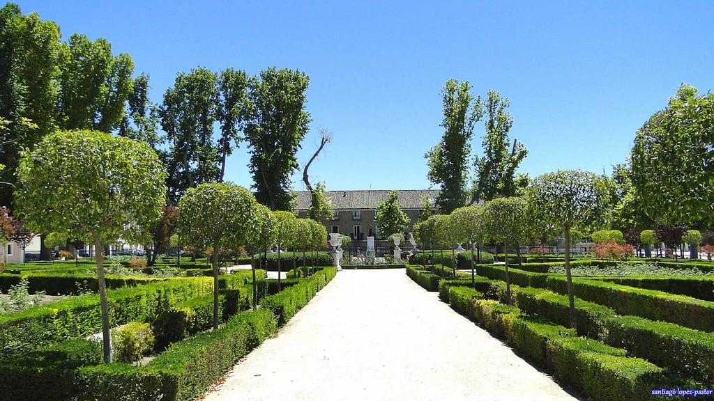 תמונה של Estatua de la reina Isabel II. madrid españa gardens garden spain espagne jardines jardín comunidaddemadrid jardínhistórico