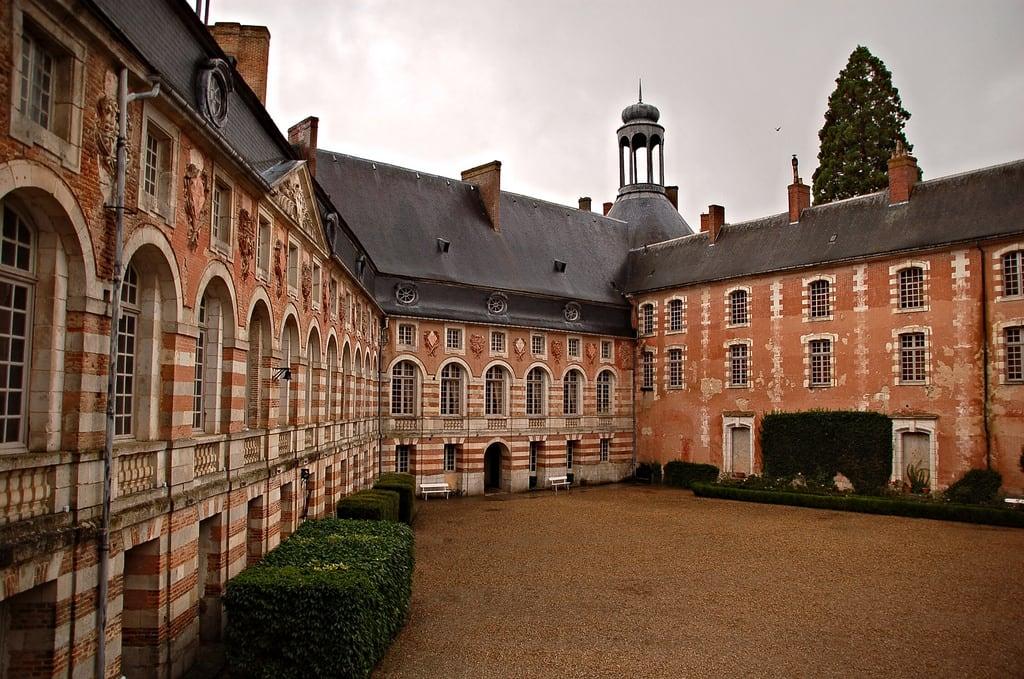 Château de Saint-Fargeau 의 이미지. voyage architecture vacances chateau bourgogne
