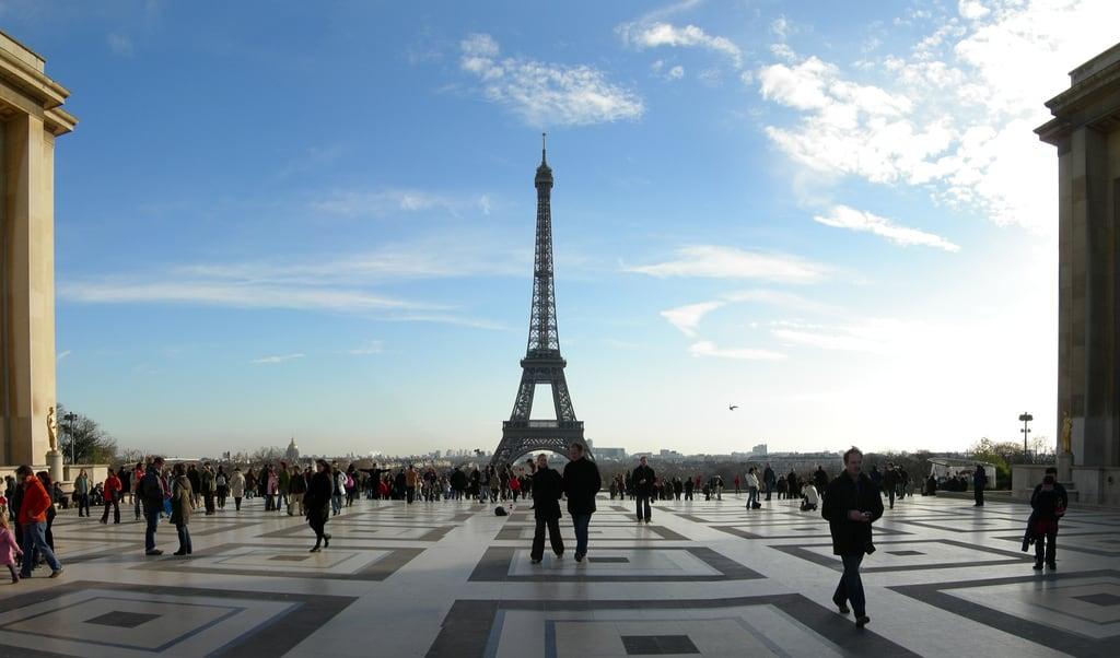 Attēls no La Tour Eiffel P1. morning winter holiday paris france tower tourism nikon tourist panoramic latoureiffel theeiffeltower nikonp1