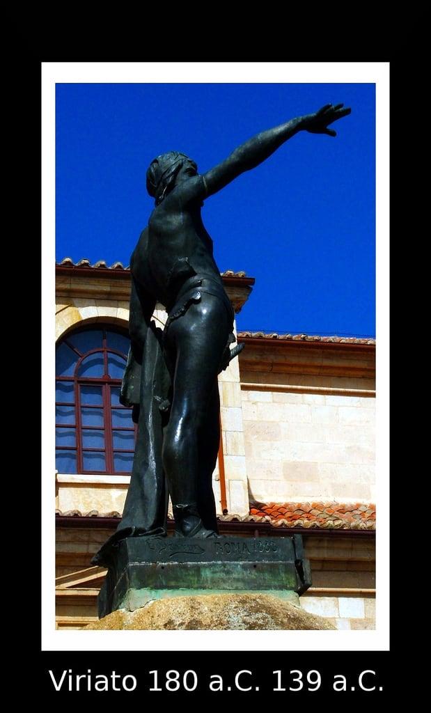 Estatua de Viriato की छवि. escultura zamora viriato