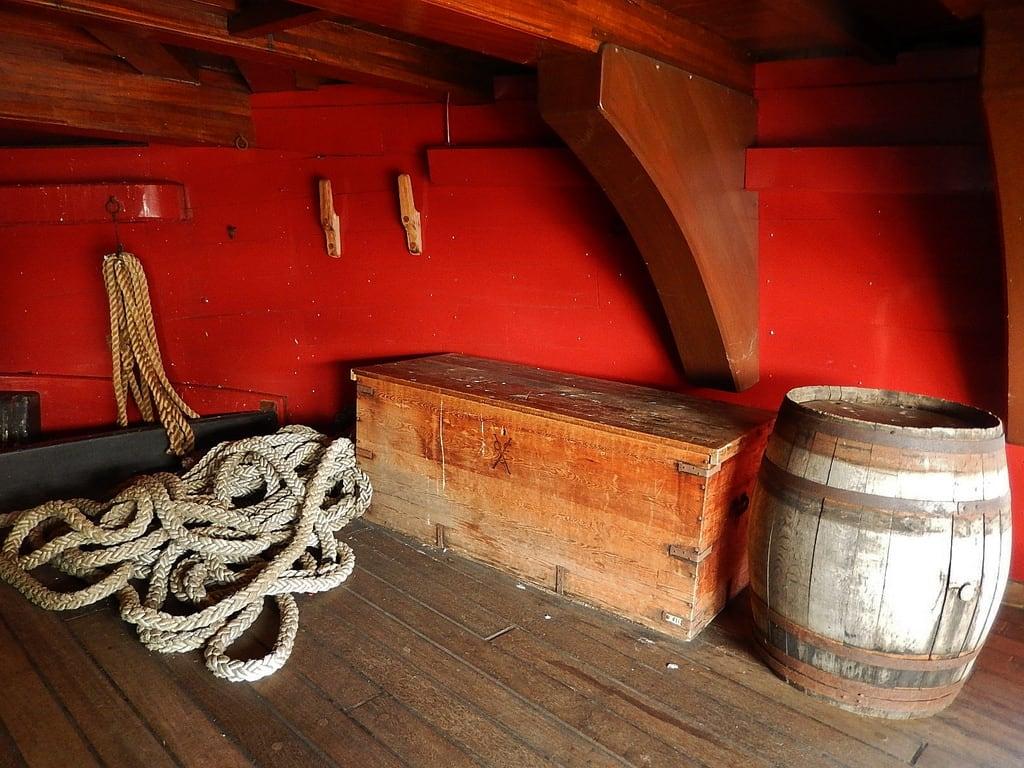 Imagine de "Amsterdam". wood amsterdam construction support marine box barrel exhibit rope replica tallship clipper scheepsvaartmuseum