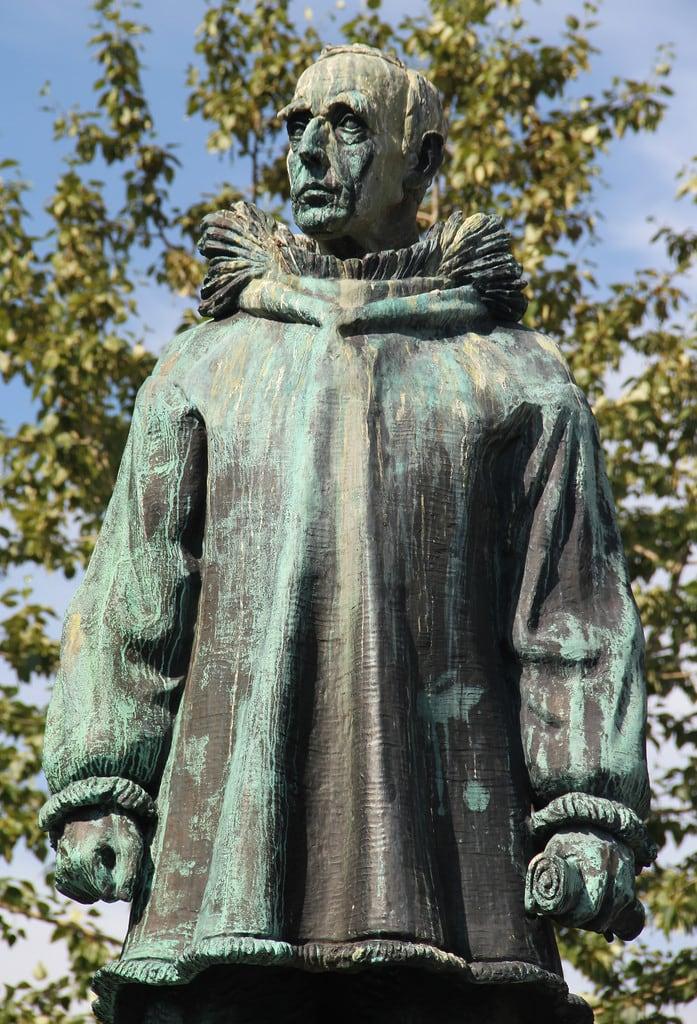 Bilde av Roald Amundsen. norway statue tromso roald amundsen