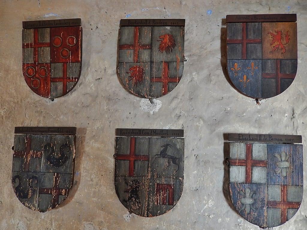 Bilde av Burg Meersburg. wood family castle design boards heraldry dragon cross display personal crests meersburg alteburg