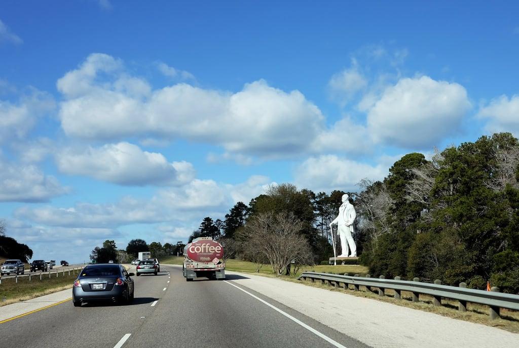 Bilde av Sam Houston Statue. statue highway texas motorway i45 dscf5027