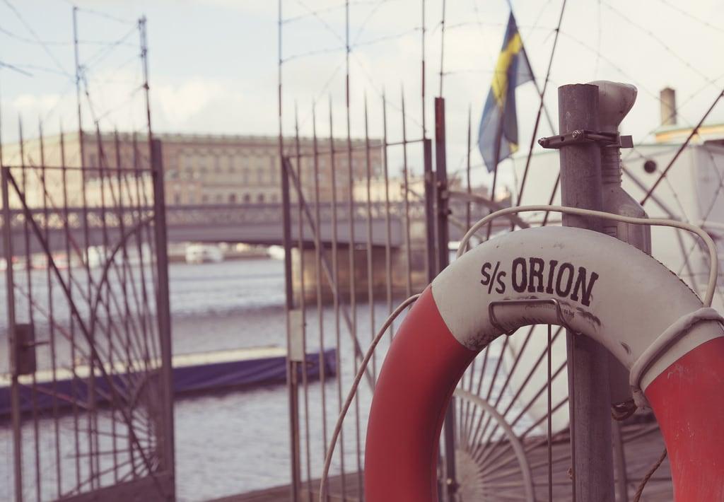 SS Orion görüntü. fence harbor sweden stockholm orion sverige bouy skeppsholmen lifering lifebouy stockholmcounty ssorion cgp1522b