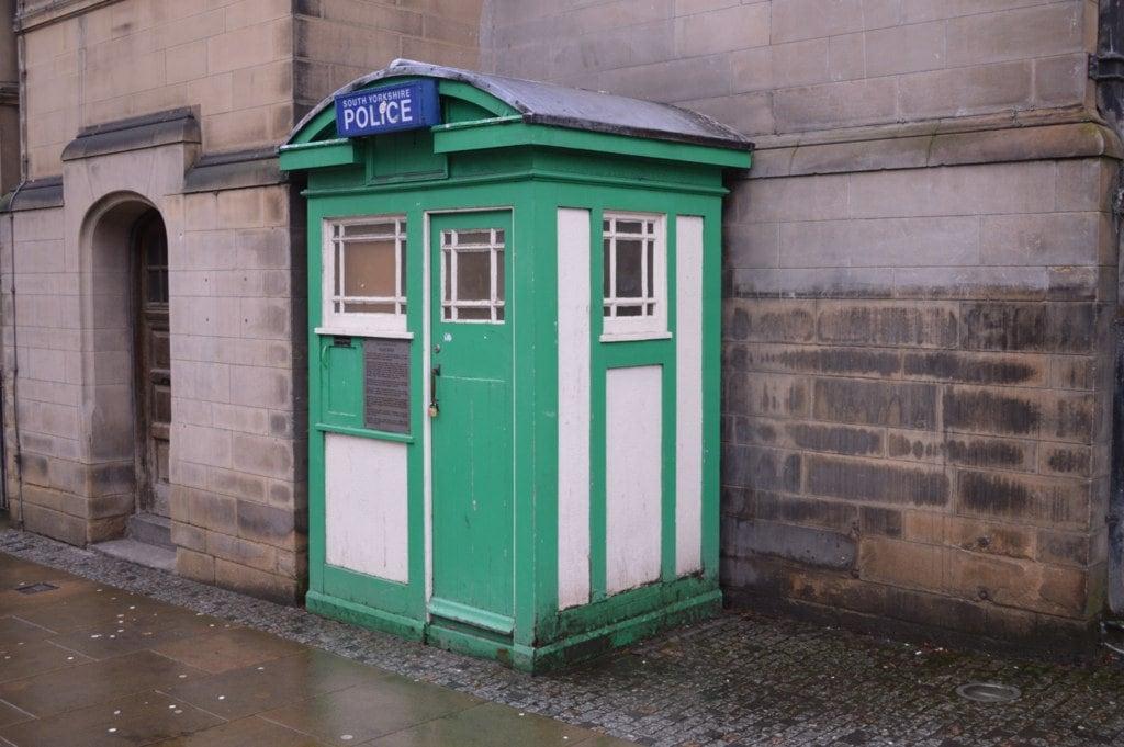 Bilde av South Yorkshire Police Box. green sheffield tardis policebox