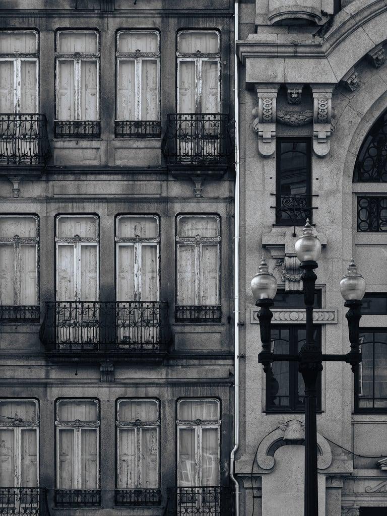 Изображение Almeida Garrett. old window wall arquitectura balcony porto janela velho parede antigo varanda ccbysa darktable