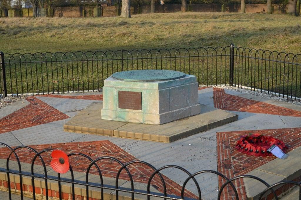 Bild von War Memorial. park plaque army star memorial war poppy bushypark usaaf unitedstatesarmyairforces