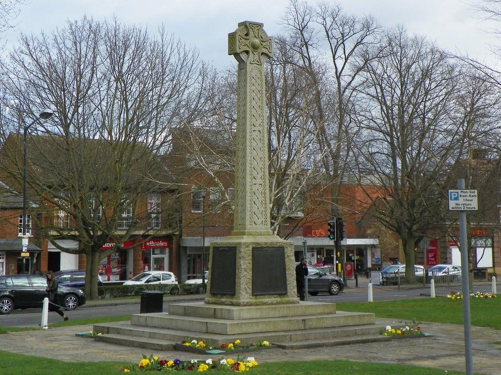 Image of War Memorial. 2014 churchgreen cross england grade2 gradeii gradetwo harpenden hertfordshire listed listedbuilding memorial warmemorial z981 kodakeasysharez981 kodak uk