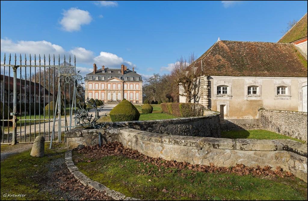 Imagine de Château de Noyen. îledefrance château seineetmarne noyensurseine