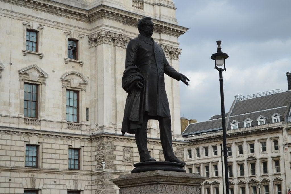 Lord Palmerston की छवि. statue parliamentsquare lordpalmerston