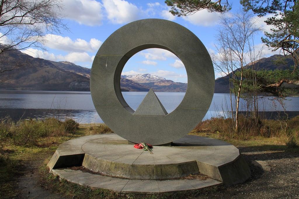 Rowardennan War Memorial képe. lochlomond rowardennan scottishlandscapes ronmacphotos rowardennanwarmemorial