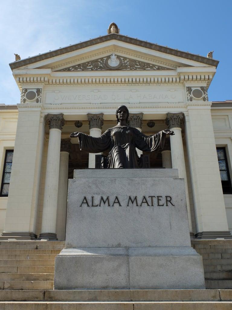 Image of Alma Mater. havana cuba estátua lahabana escadaria almamater universidaddelahabana