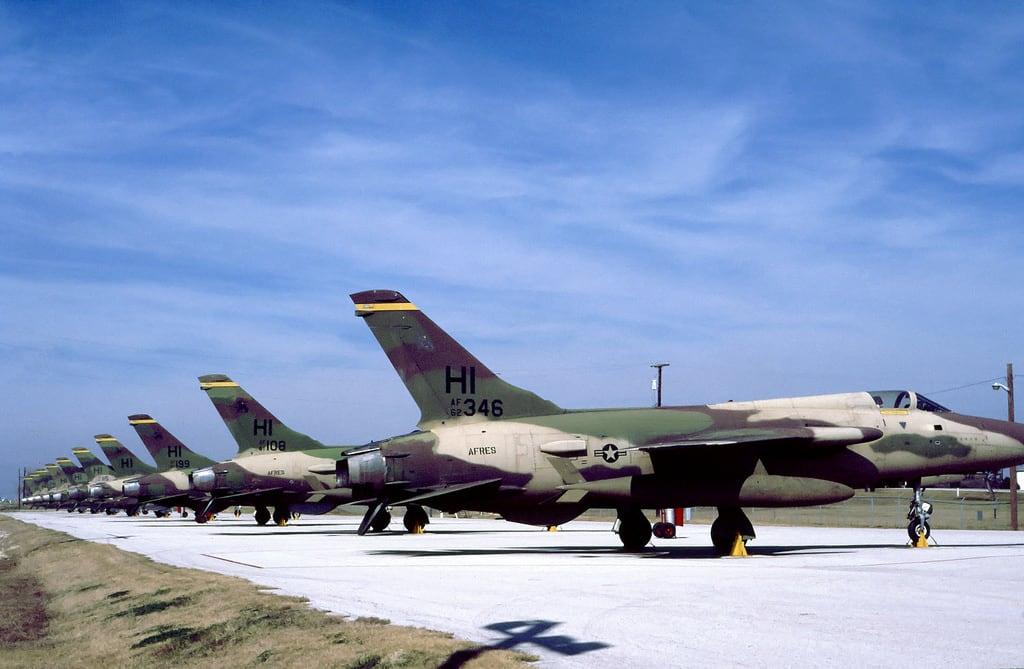 Afbeelding van F-105 Thunderchief. lackland aetc f105 thunderchief