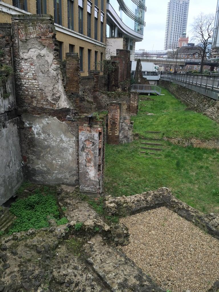 London Wall görüntü. london ruins guildhall londonwall romanruins