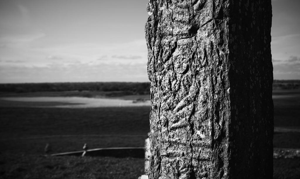 Bild von North Cross. ireland history spring ruins clonmacnoise sunny medieval monastery monks midlands offaly highcross tamron2875mmf28 silkypixdeveloperstudio pentaxk30