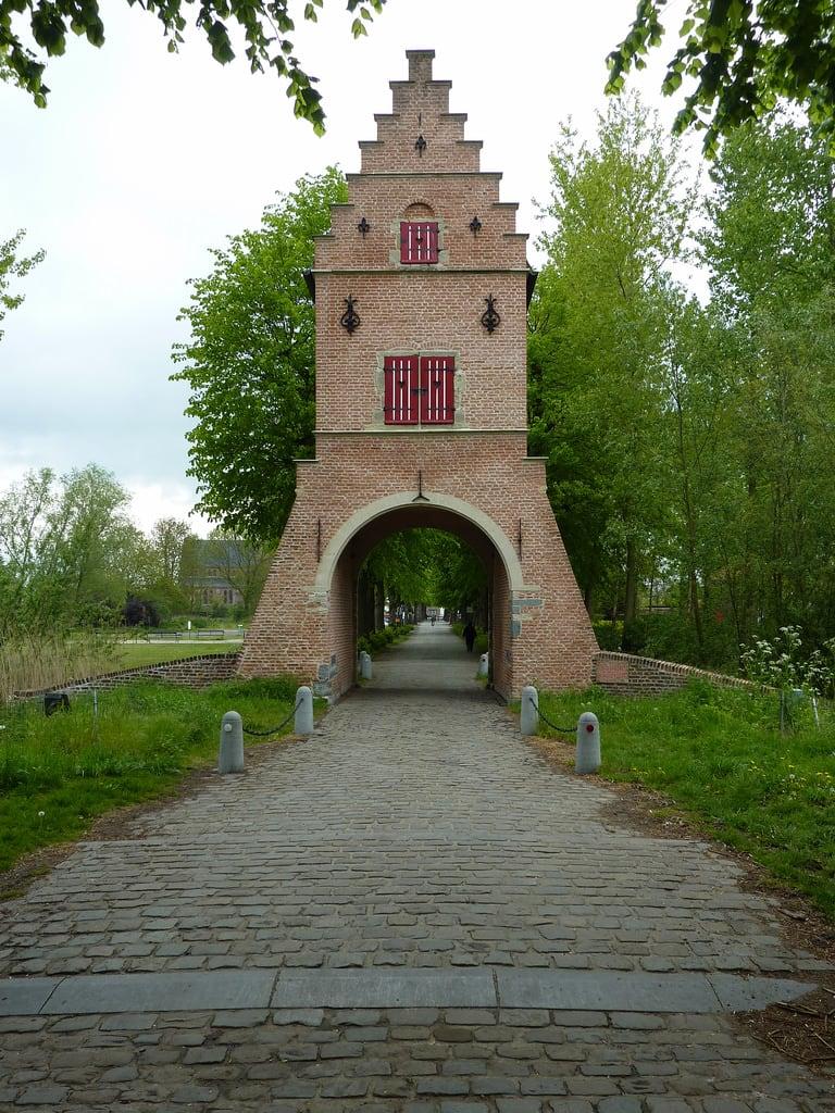 Image of Poort. belgië oostvlaanderen deinzebachtemarialeerne