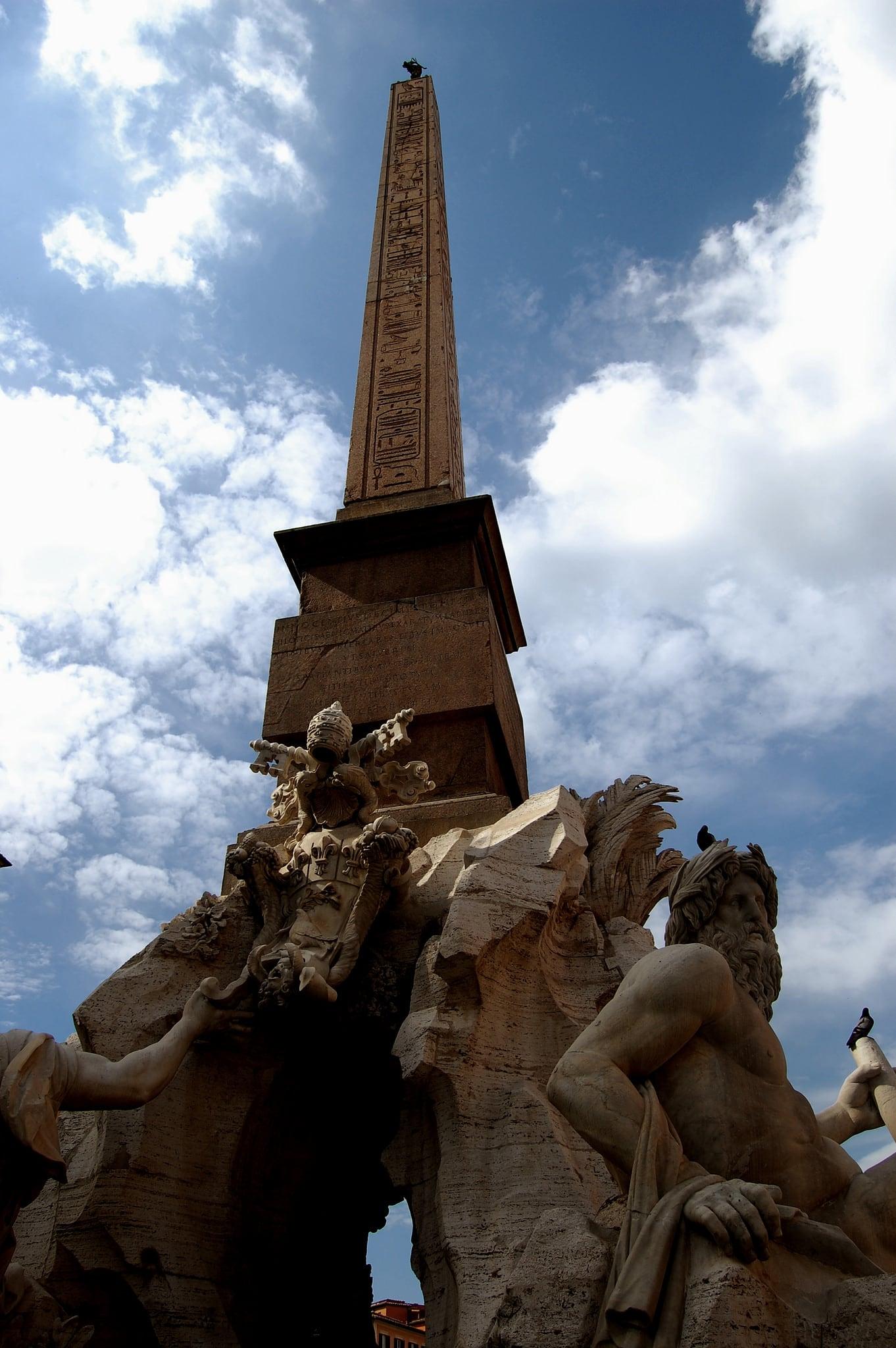 Image de Obélisque de la piazza Navona. sculpture sculptures retouched phallos